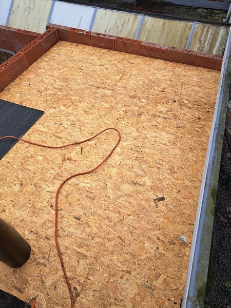 Executam acoperisuri si reparatii de urgenta