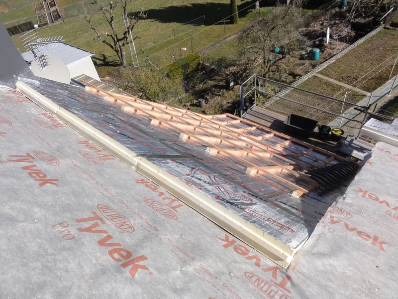 Executam acoperisuri si reparatii de urgenta